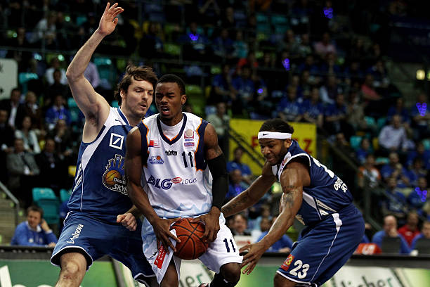 变中国足球 变中国足球